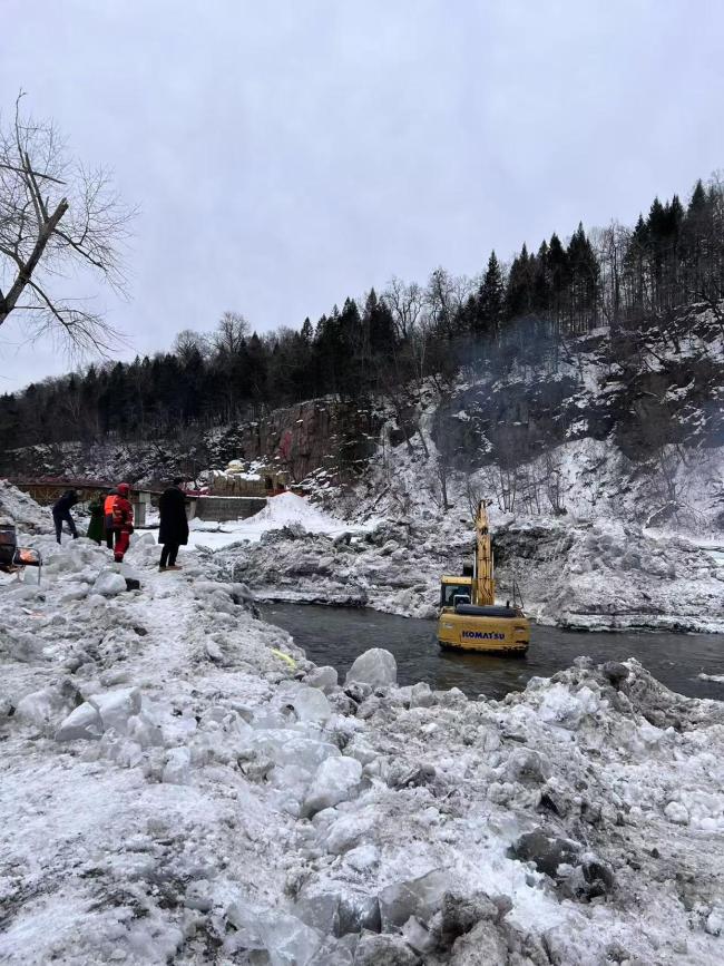 一游客长白山漂流时落水仍在搜救